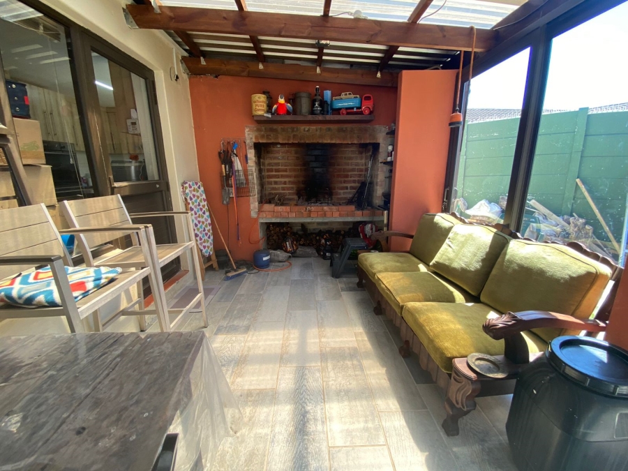 To Let 2 Bedroom Property for Rent in Table View Western Cape